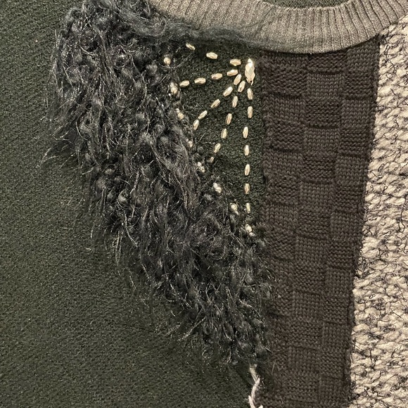 Gorgeous detailed Tunic - Picture 2 of 6